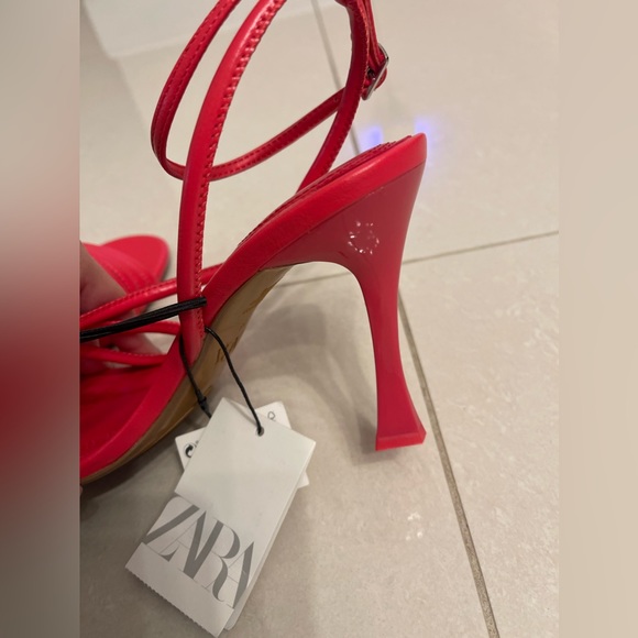 Hot pink heels - Picture 7 of 9